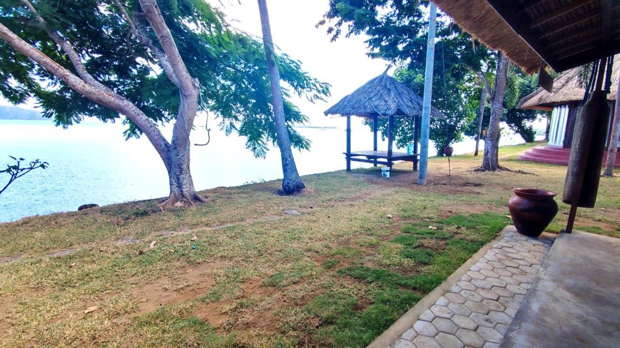 Khabita Beach Resort Lembar  Екстер'єр фото