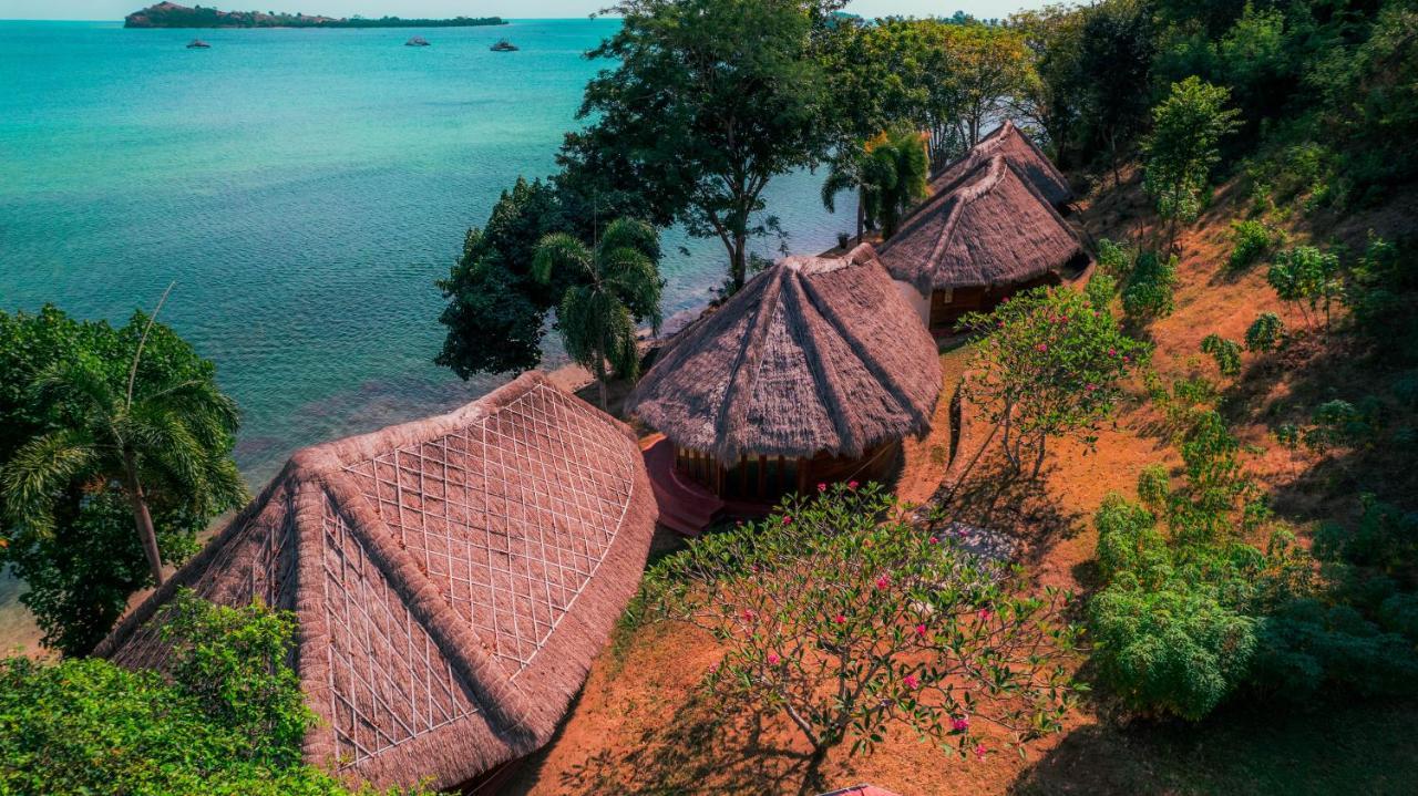 Khabita Beach Resort Lembar  Екстер'єр фото