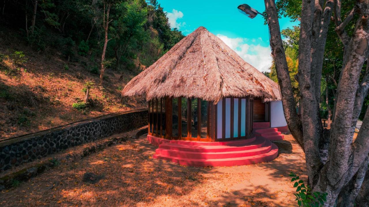 Khabita Beach Resort Lembar  Екстер'єр фото